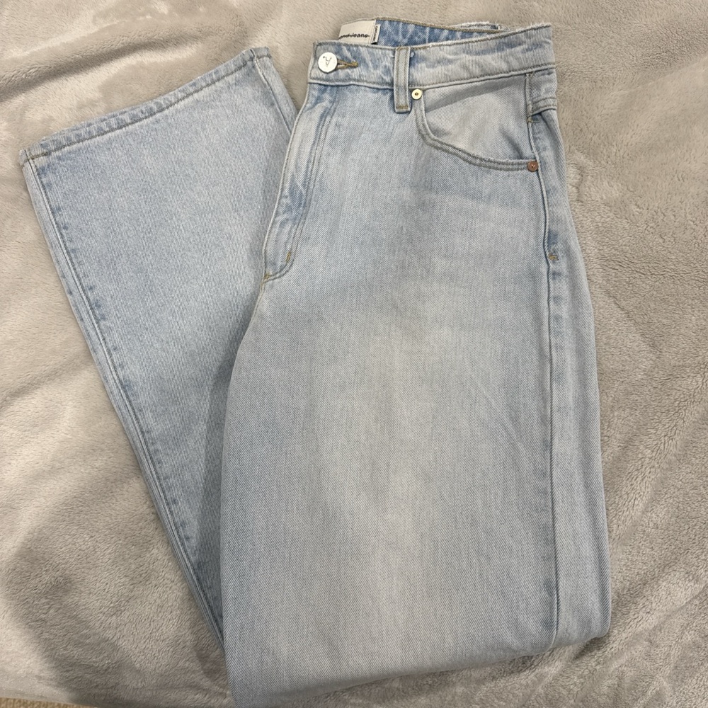 Light Wash Women’s Jeans - Classic Straight Leg